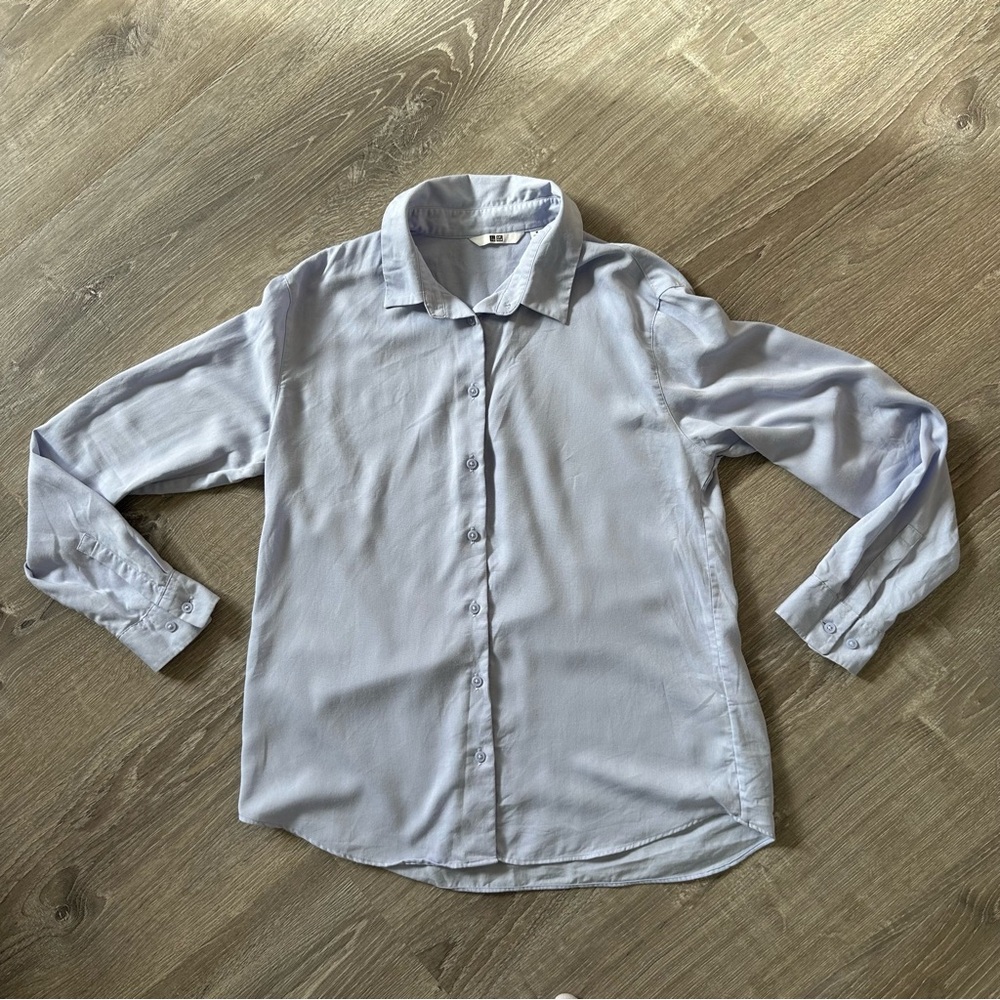 Uniqlo Women’s Long Sleeve Button Up Shirt